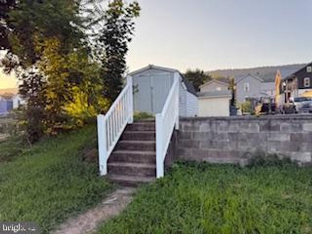 429 W MARKET ST, Williamstown, PA 17098