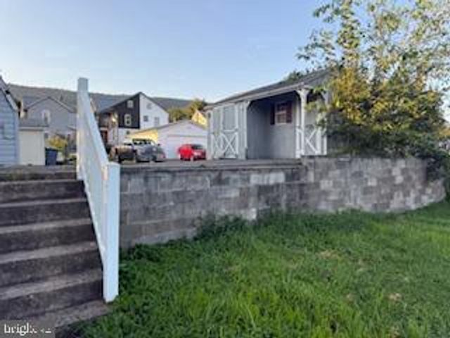 429 W MARKET ST, Williamstown, PA 17098