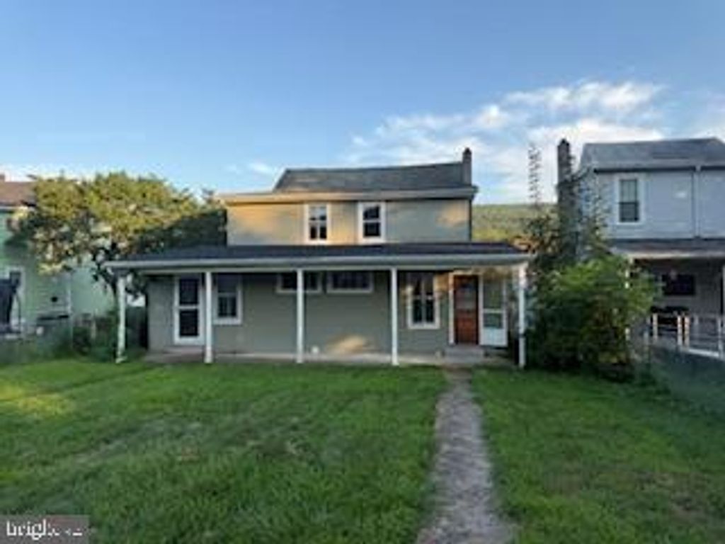 429 W MARKET ST, Williamstown, PA 17098