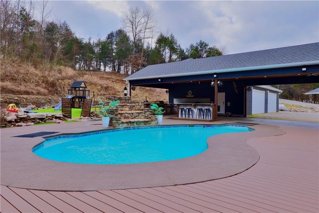 230 Madison 2625, Huntsville, AR 72740