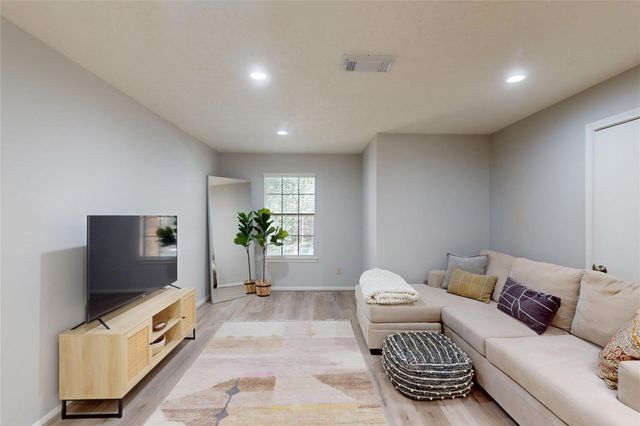 4615 Natural Bridge Drive, Houston, TX 77345