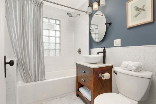 5826 W Broadway Avenue, Crystal, MN 55428