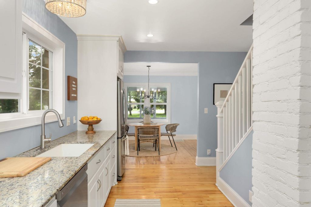 5826 W Broadway Avenue, Crystal, MN 55428