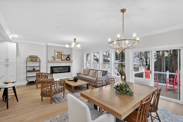 8 Dobbins Road, Waltham, MA 02453