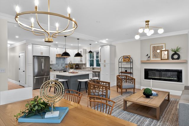 8 Dobbins Road, Waltham, MA 02453