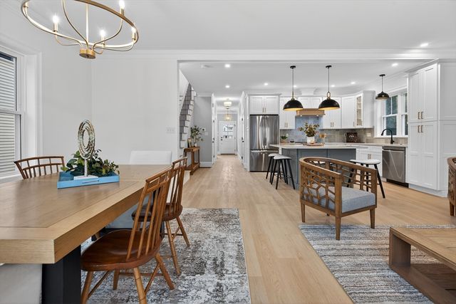 8 Dobbins Road, Waltham, MA 02453