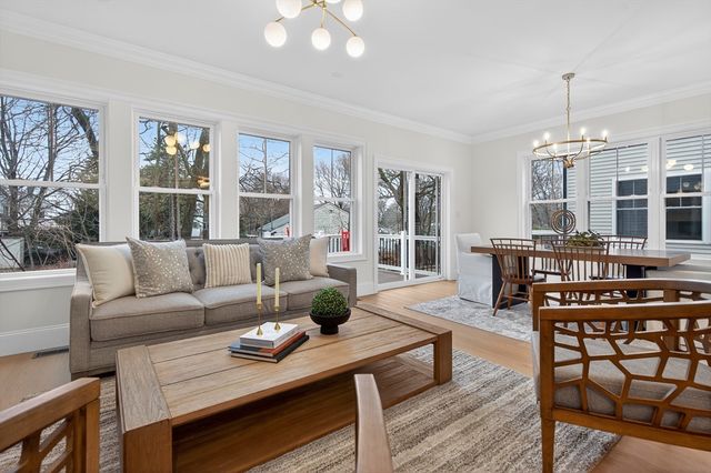 8 Dobbins Road, Waltham, MA 02453