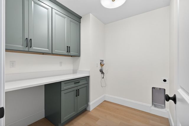 8 Dobbins Road, Waltham, MA 02453