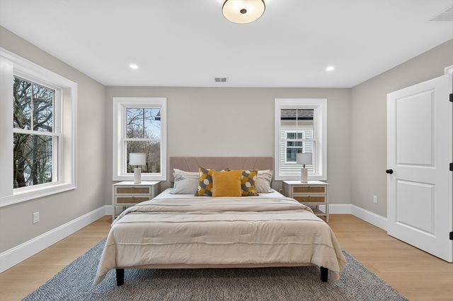 8 Dobbins Road, Waltham, MA 02453