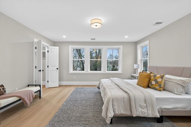 8 Dobbins Road, Waltham, MA 02453