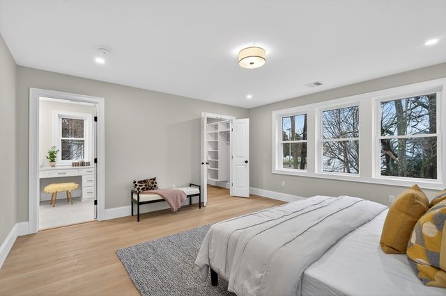 8 Dobbins Road, Waltham, MA 02453