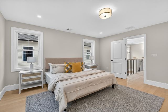 8 Dobbins Road, Waltham, MA 02453