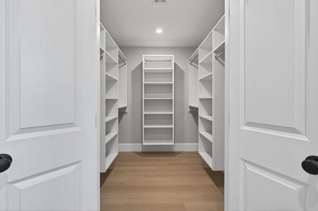 8 Dobbins Road, Waltham, MA 02453