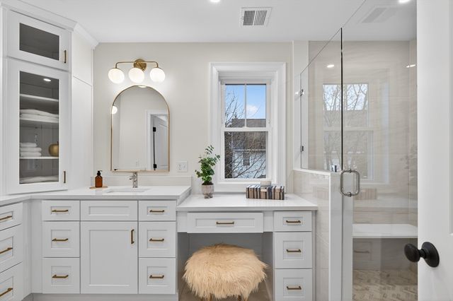 8 Dobbins Road, Waltham, MA 02453