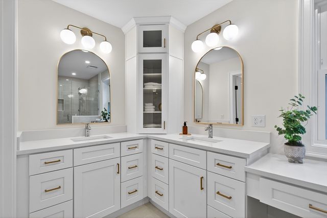 8 Dobbins Road, Waltham, MA 02453