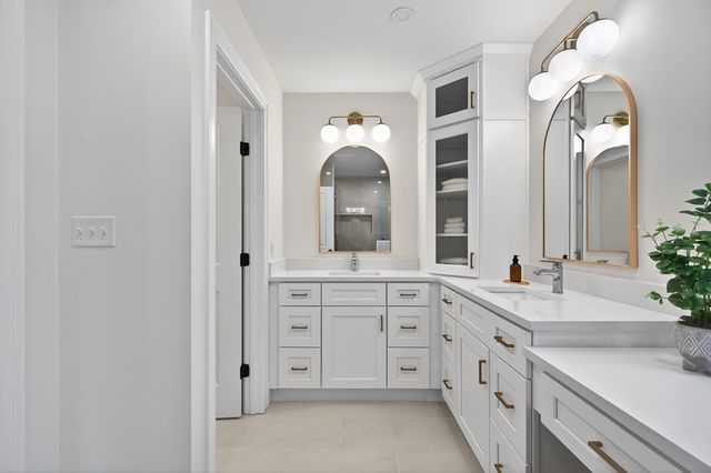 8 Dobbins Road, Waltham, MA 02453