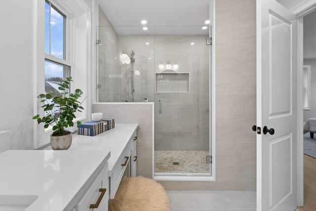 8 Dobbins Road, Waltham, MA 02453