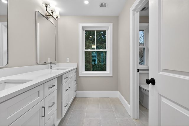 8 Dobbins Road, Waltham, MA 02453