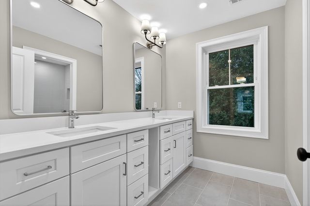 8 Dobbins Road, Waltham, MA 02453