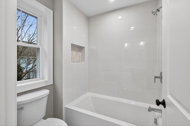 8 Dobbins Road, Waltham, MA 02453