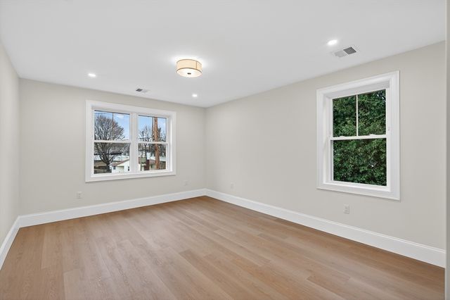 8 Dobbins Road, Waltham, MA 02453