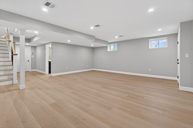 8 Dobbins Road, Waltham, MA 02453