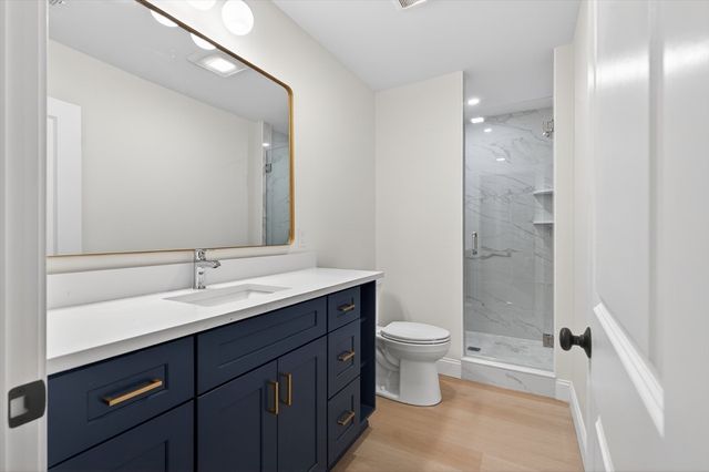 8 Dobbins Road, Waltham, MA 02453