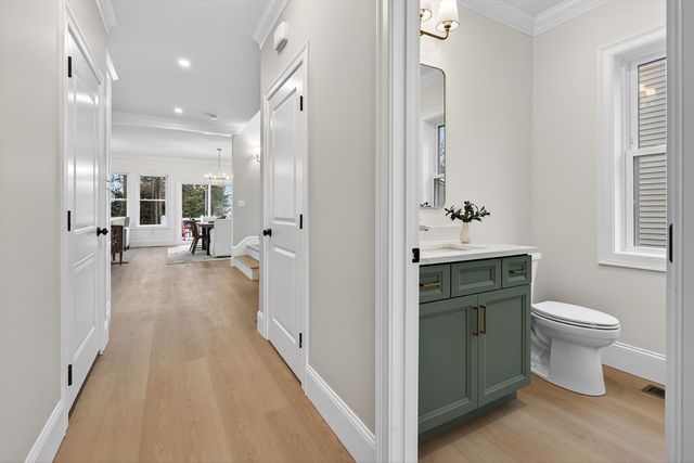 8 Dobbins Road, Waltham, MA 02453