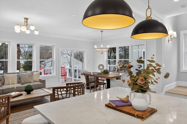 8 Dobbins Road, Waltham, MA 02453