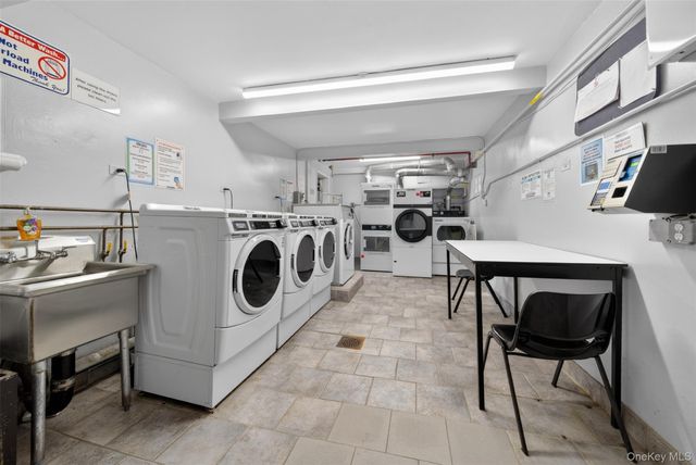 241-20 Northern Boulevard 4P, Little Neck, NY 11362