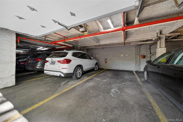 241-20 Northern Boulevard 4P, Little Neck, NY 11362