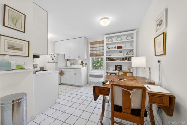 241-20 Northern Boulevard 4P, Little Neck, NY 11362
