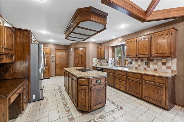 6209 NW 77th Street, Kansas City, MO 64151