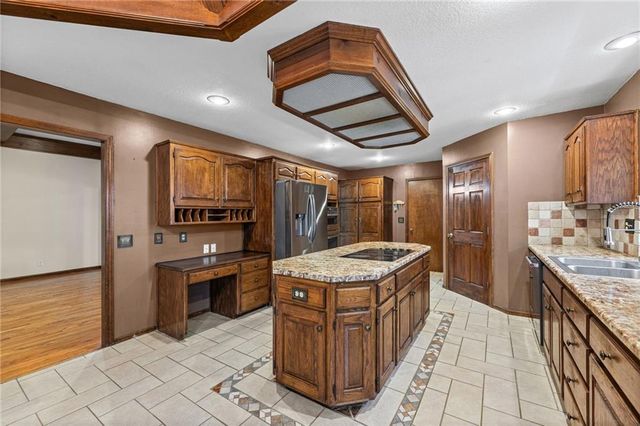 6209 NW 77th Street, Kansas City, MO 64151