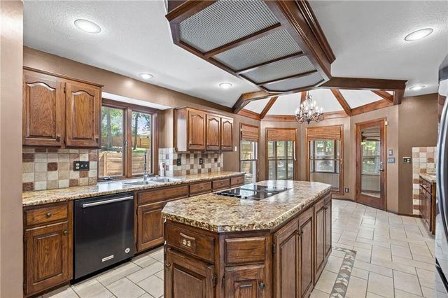 6209 NW 77th Street, Kansas City, MO 64151