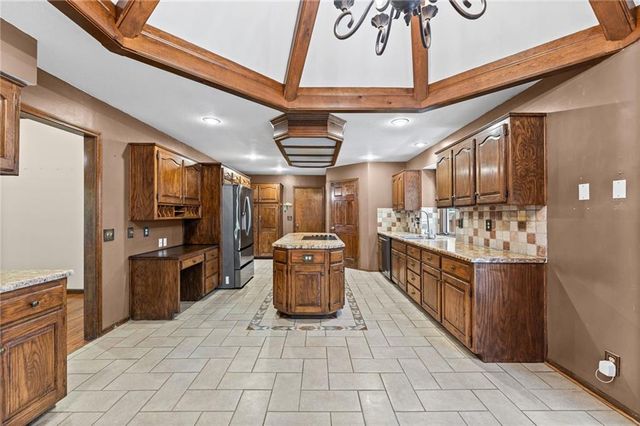 6209 NW 77th Street, Kansas City, MO 64151