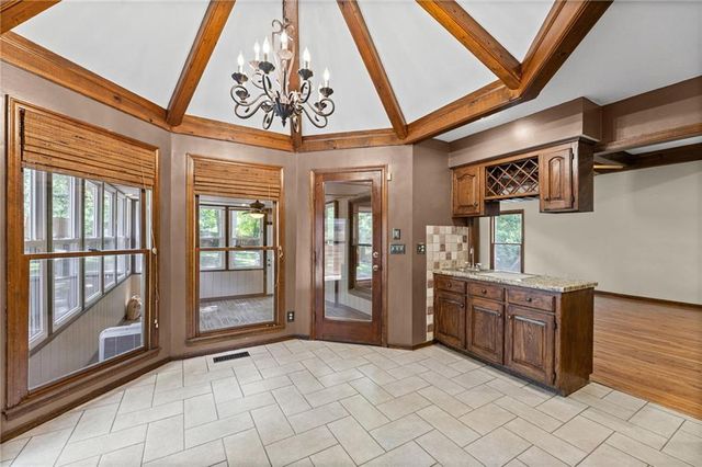 6209 NW 77th Street, Kansas City, MO 64151