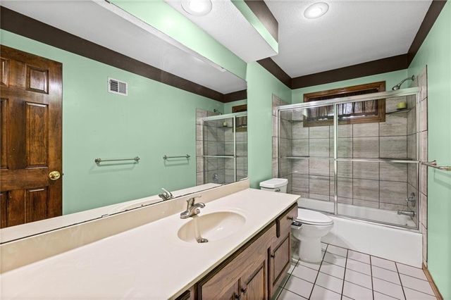 6209 NW 77th Street, Kansas City, MO 64151