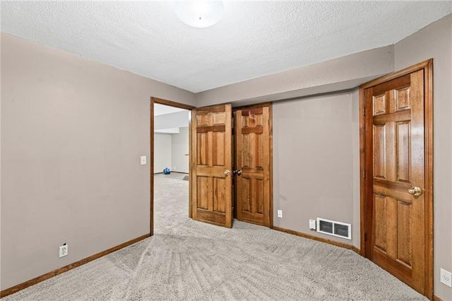 6209 NW 77th Street, Kansas City, MO 64151