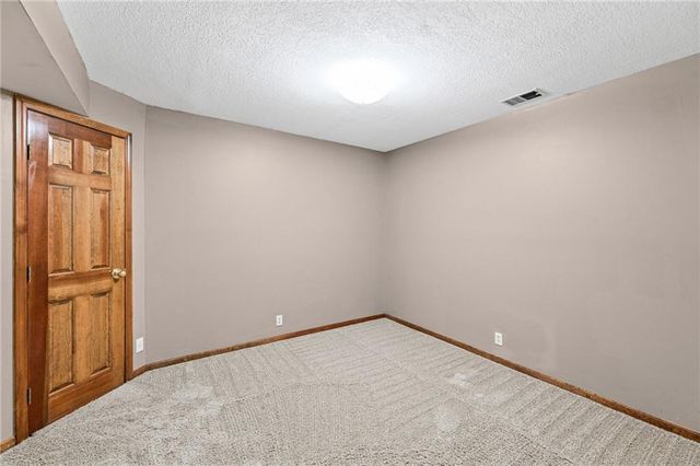 6209 NW 77th Street, Kansas City, MO 64151