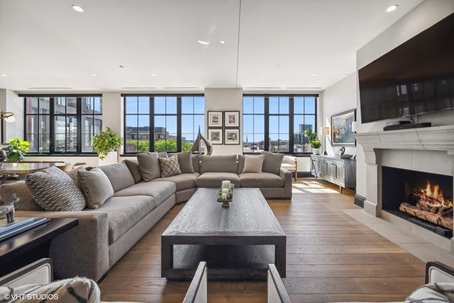 1109 W WASHINGTON Boulevard 6D, Chicago, IL 60607