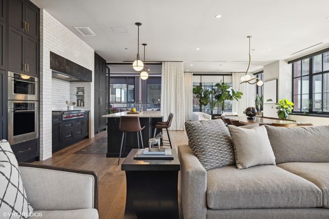 1109 W WASHINGTON Boulevard 6D, Chicago, IL 60607