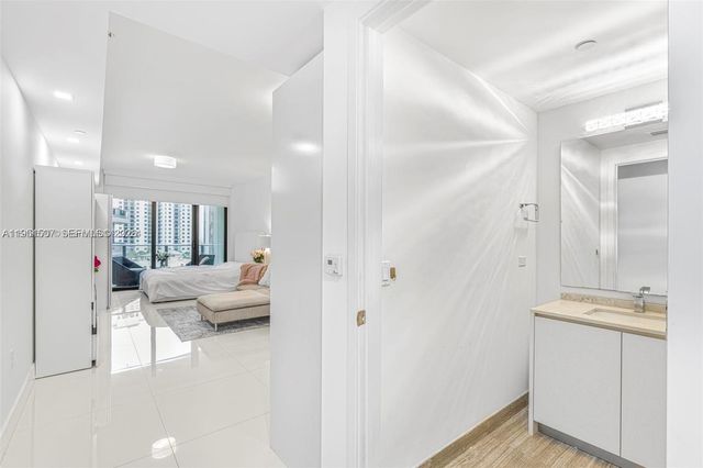 1010 Brickell Ave 1710, Miami, FL 33131