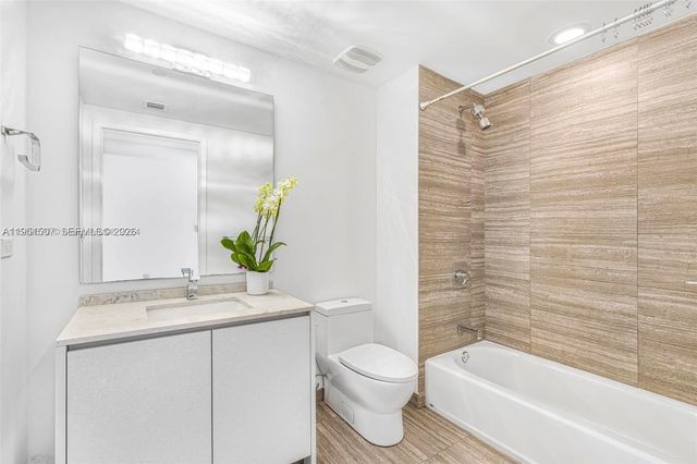 1010 Brickell Ave 1710, Miami, FL 33131