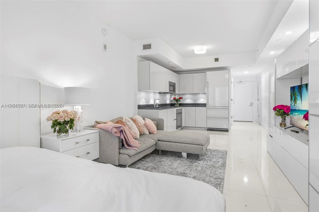 1010 Brickell Ave 1710, Miami, FL 33131