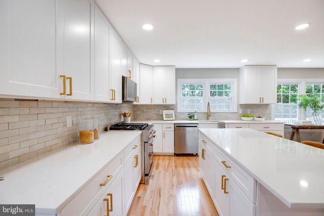 3599 BEECH DOWN DR, Chantilly, VA 20151