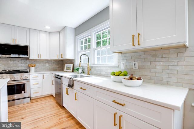3599 BEECH DOWN DR, Chantilly, VA 20151