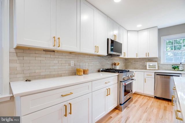 3599 BEECH DOWN DR, Chantilly, VA 20151