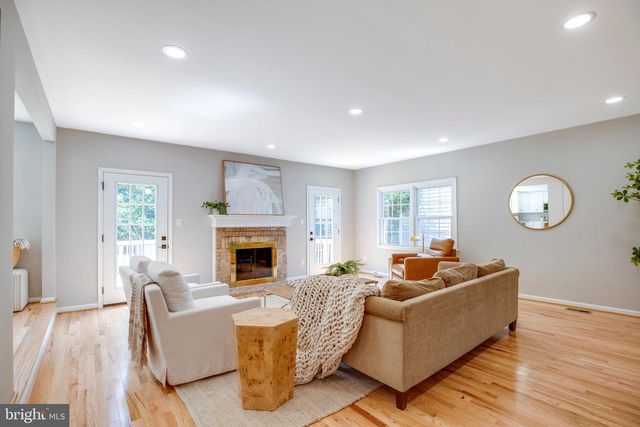 3599 BEECH DOWN DR, Chantilly, VA 20151