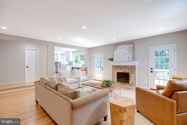3599 BEECH DOWN DR, Chantilly, VA 20151